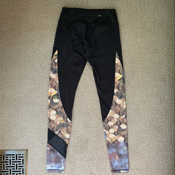 ✨HP✨Athleta Asymmetrical Mesh Sonar Leggings - Picture 7 of 12